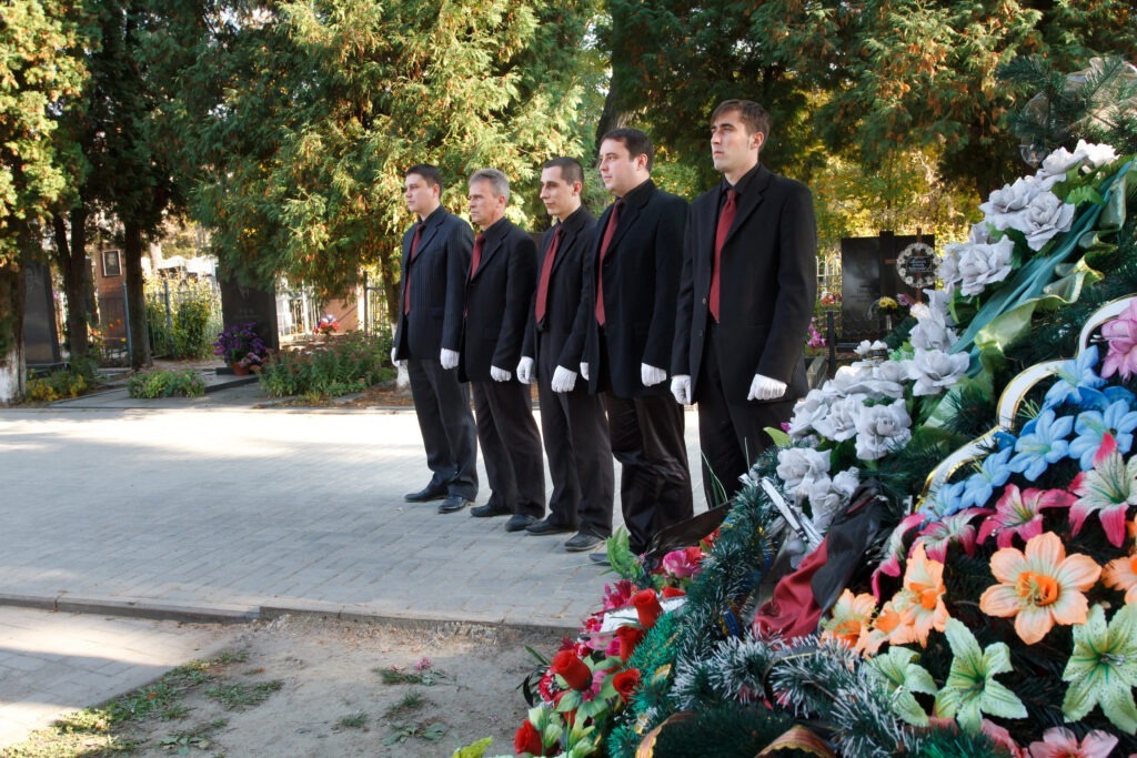 Профессиональная бригада обслуживания похорон