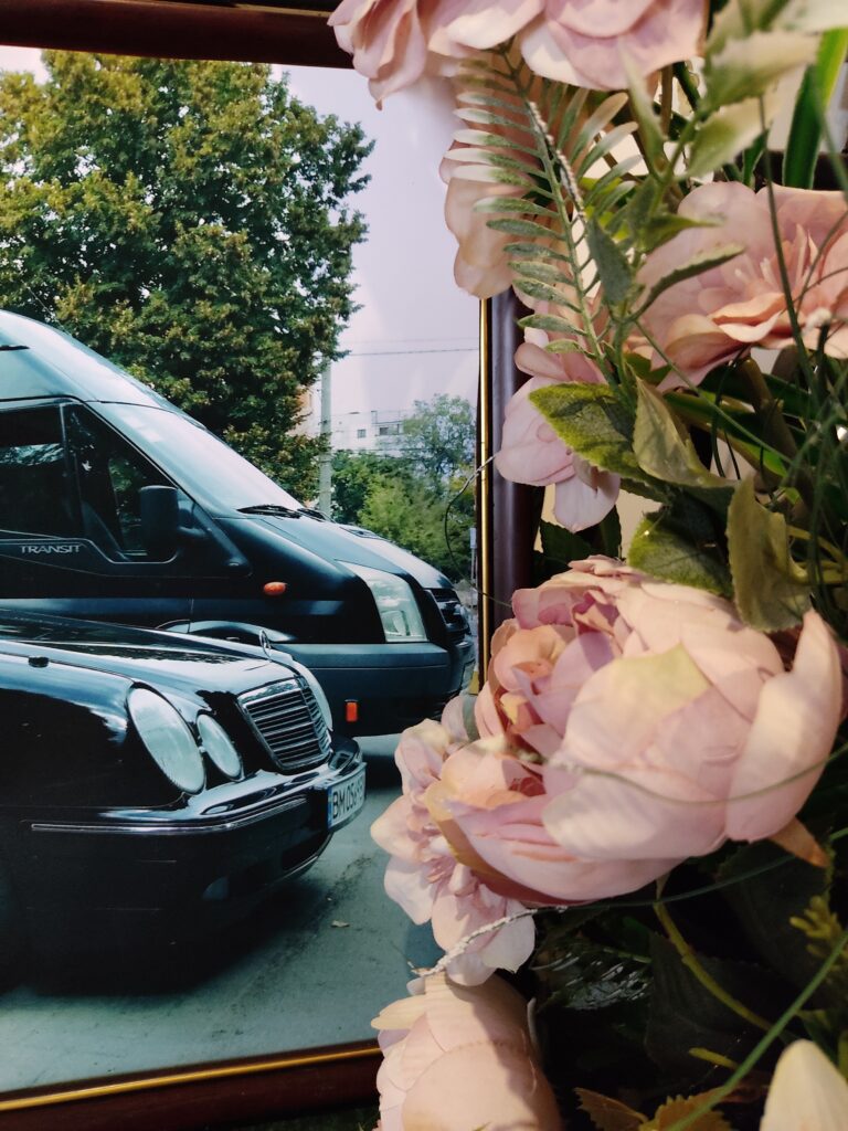"TRAUR" funeral service understands the importance of every detail in organizing a farewell ceremony. Over the years of experience, we have developed a special approach to each client. We not only provide technical support for ritual transportation in Sumy, but also create an atmosphere of calm and attention to detail, which makes the shipping process more humane.