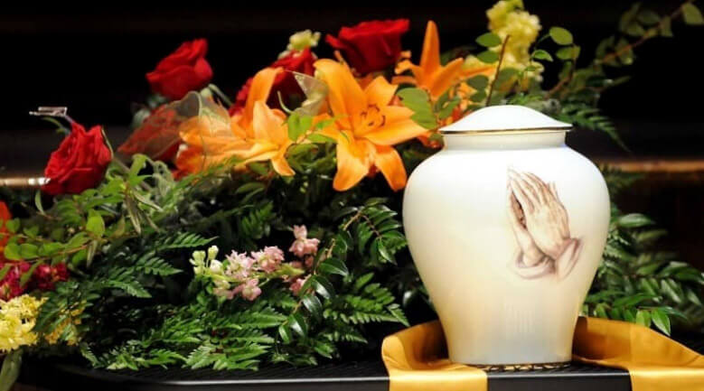 Кремація Суми - це не просто процес, а особливий обряд, де кожна деталь має значення. Компанія «ТРАУР» прагне забезпечити гідність і повагу до кожної померлої людини та віддати належне кожній деталі.