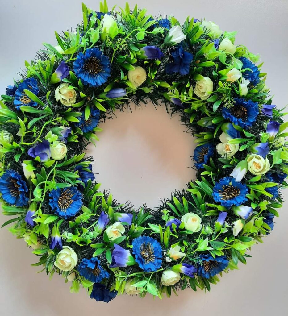 It is difficult to overestimate the emotional significance of funeral rites. It is they who help us pay our last respects to the deceased and overcome grief. One of the key elements of these rites is mourning floristry, the art of expressing deep feelings through flowers.